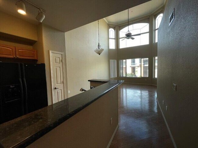 Foto del edificio - 431 W Rio Salado Pkwy #301 - Regatta. Pointe