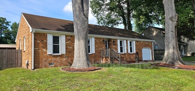 Building Photo - 2536 Roundtree Cir