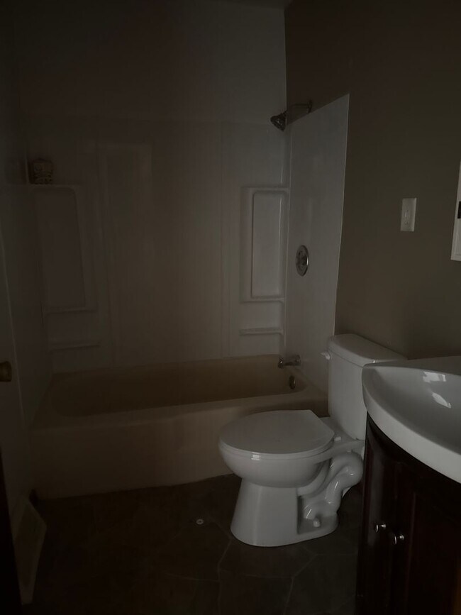 Foto del edificio - 907 N Daniels Ave