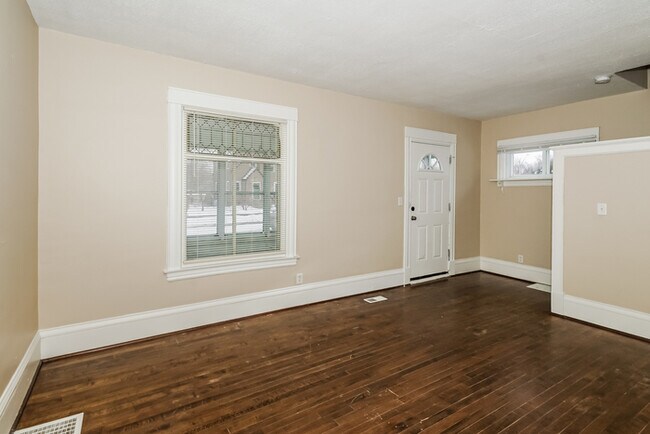 Foto del edificio - 4042 Clinton Ave