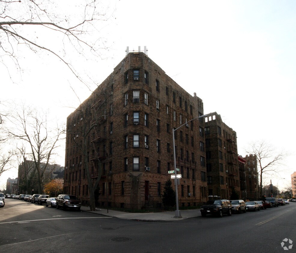Building Photo - 2212 DITMAS AVE
