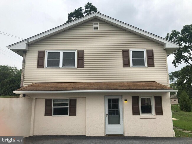 Building Photo - 1177 PA-100