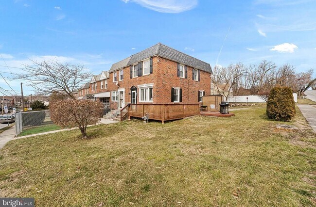 Building Photo - Beautifully Updated 3 Bedroom House Availa...
