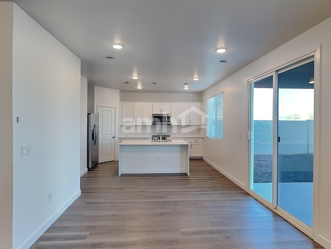 Building Photo - 9726 W Luxton Ln