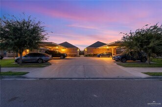 Building Photo - 18 E St