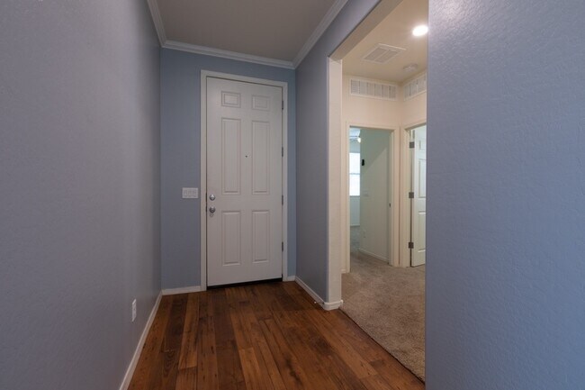 Building Photo - 5309 S 18th Pl
