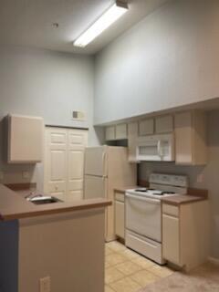Building Photo - 141 SW Palm Dr