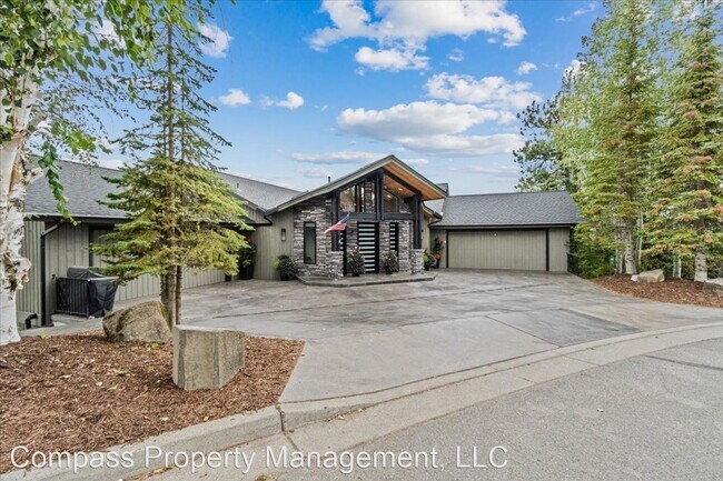 Foto del edificio - 3 br, 3.5 bath House - 3696 E Sky Harbor Dr.