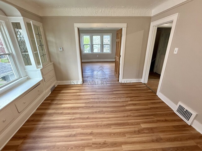 Building Photo - 656 Hammel St