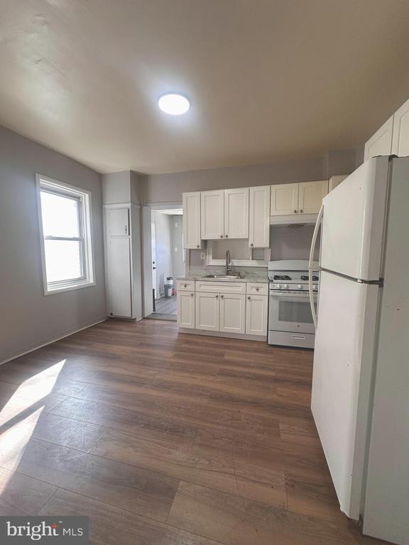 Building Photo - 491 W Hanover St