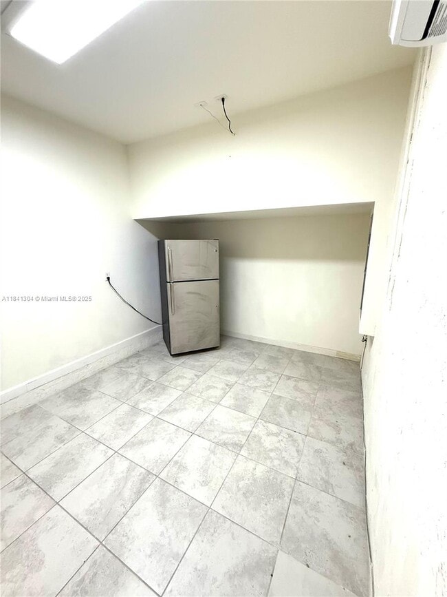 Building Photo - 260 SE 32nd Ave