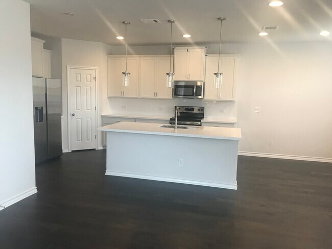 Open to Kitchen - 740 Long Run