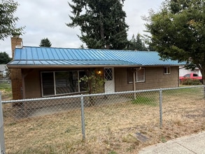 Building Photo - 4600 NE 137th Ave