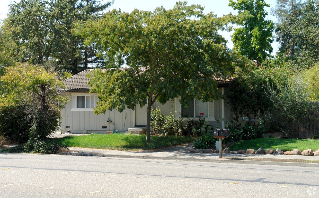 Primary Photo - 1701 Mission Blvd