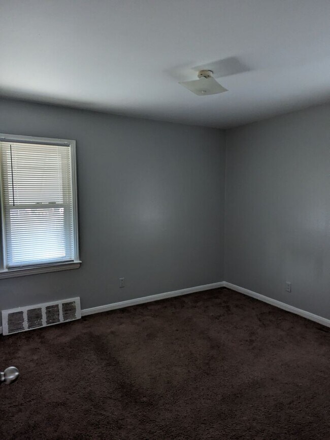 Foto del edificio - 17175 Salem- 3 BEDS & 1.5 BATH FOR RENT!