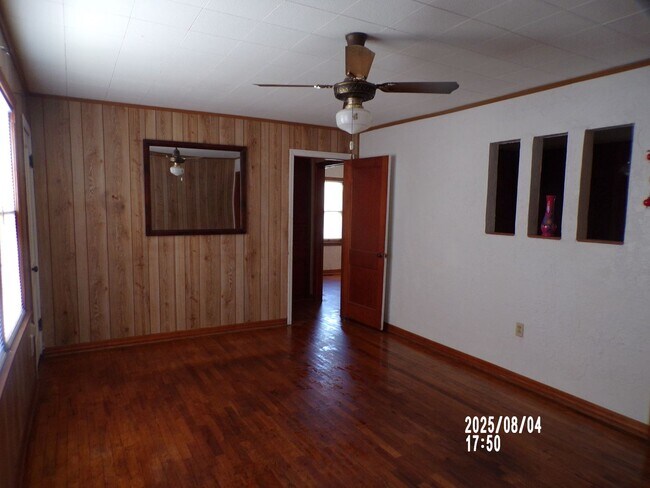 Foto del edificio - centrally located, pets negotiable with owner approval