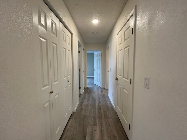 Building Photo - Stunning Two Bedroom home in East Anchorage
