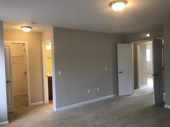 Habitación principal - 1925 E 86th St