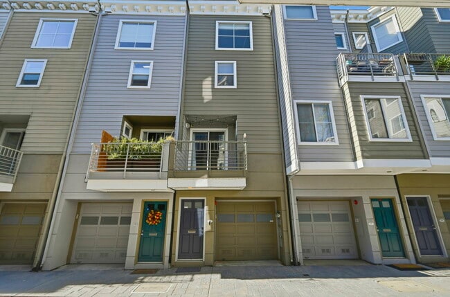 Building Photo - 14 Jennifer Pl