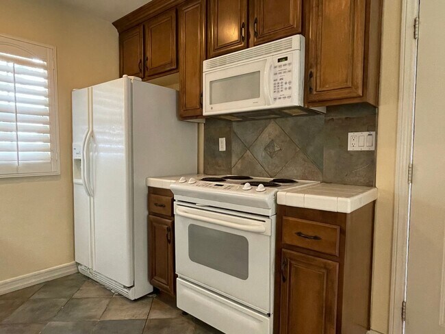 Building Photo - 27157 Tumbleweed Trail A &amp; B