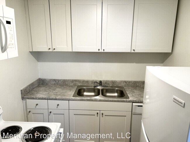 Building Photo - 1 br, 1 bath Apartment - 2038 Southern Ave...