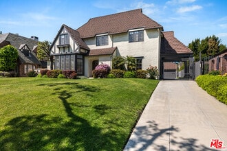 Building Photo - 157 N Las Palmas Ave