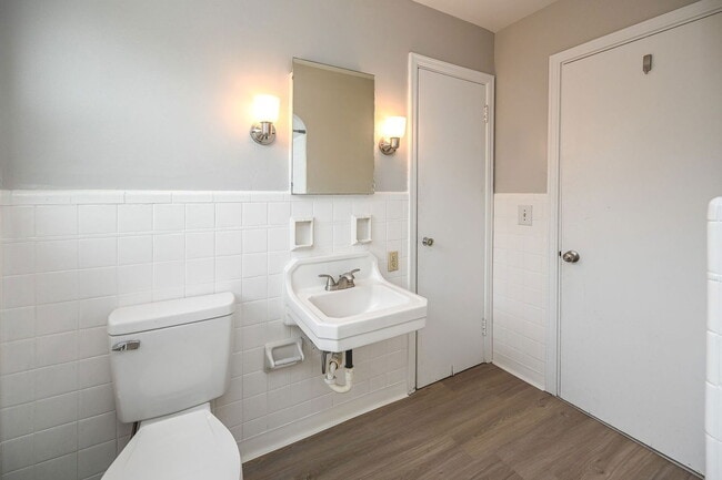 Building Photo - 203 Loraine Ave