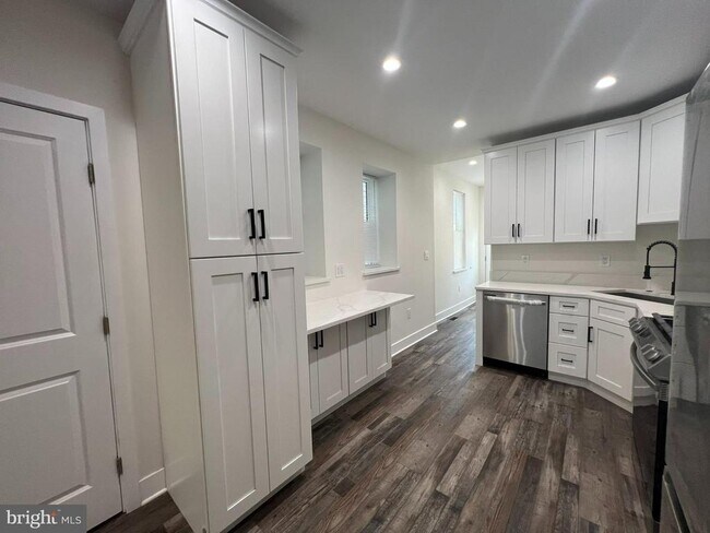 Building Photo - 3156 Almond St