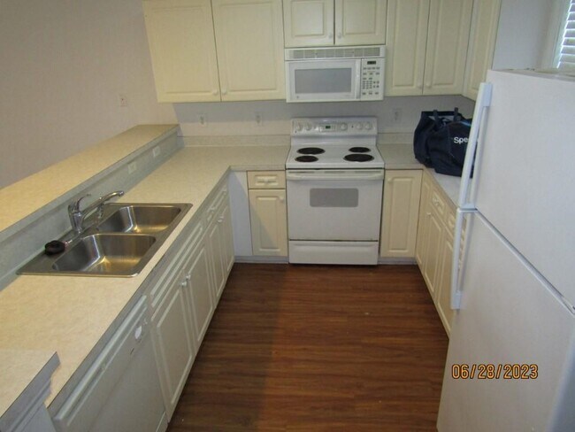 Building Photo - 901 W Port Dr