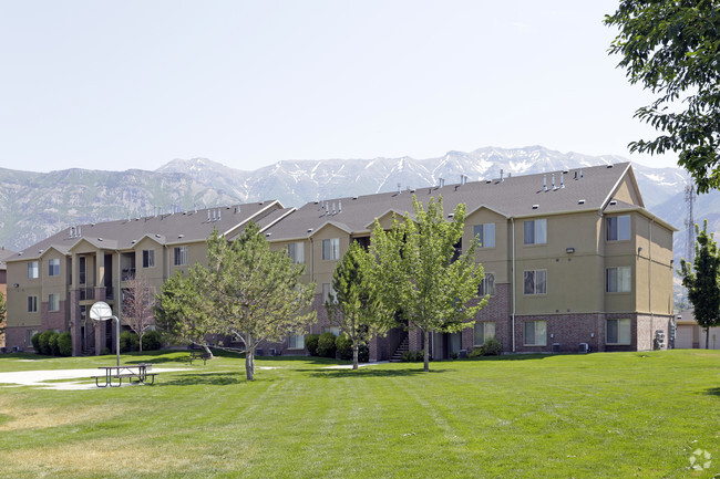 Courtyard - Pleasant Springs Apartments