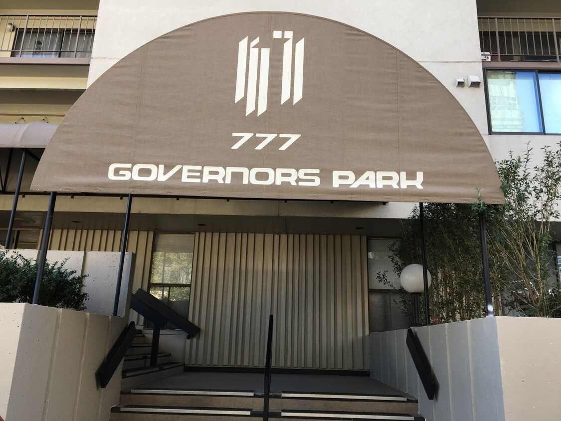 Front entrance - 777 N Washington St