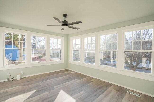 Building Photo - Prime Location! 2bed/ 2 bath! Schedule a tour today!