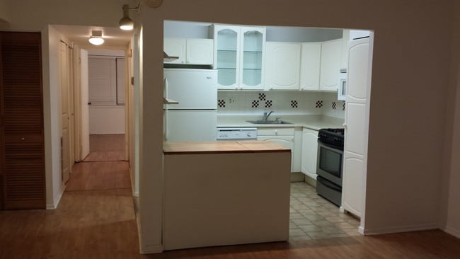 Kitchen - 257 Shawmont Ave