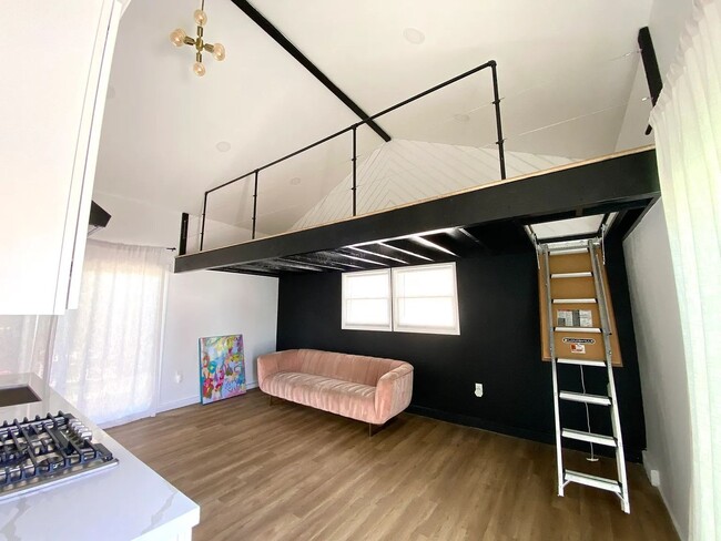 Building Photo - 720-1-2-Coronado-Ave
