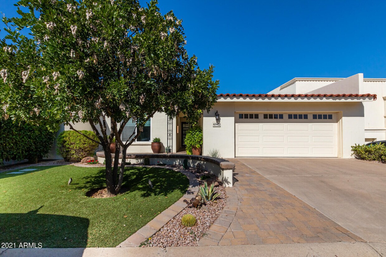 Foto principal - 6942 E Exeter Blvd