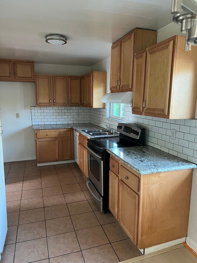 Foto del edificio - 5732 Woodman Ave