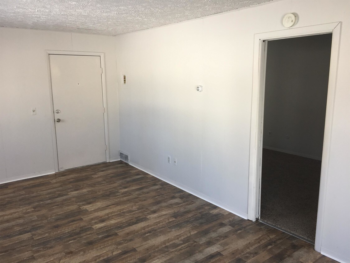 Building Photo - 144 N Lapeer St