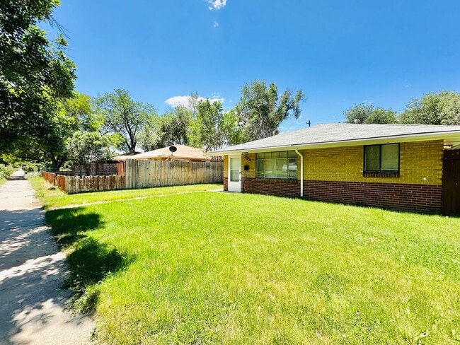 Charming 3-bed, 1-bath Duplex in Denver's ... - Charming 3-bed, 1-bath Duplex in Denver's ... Townhome