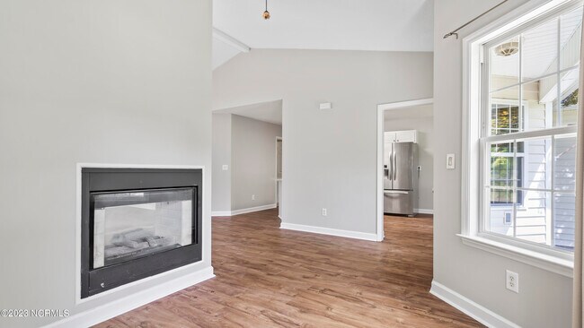 Building Photo - 833 Wildwood Pointe Dr