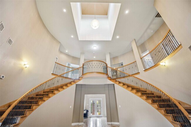 Building Photo - 5027 Creekmont Dr