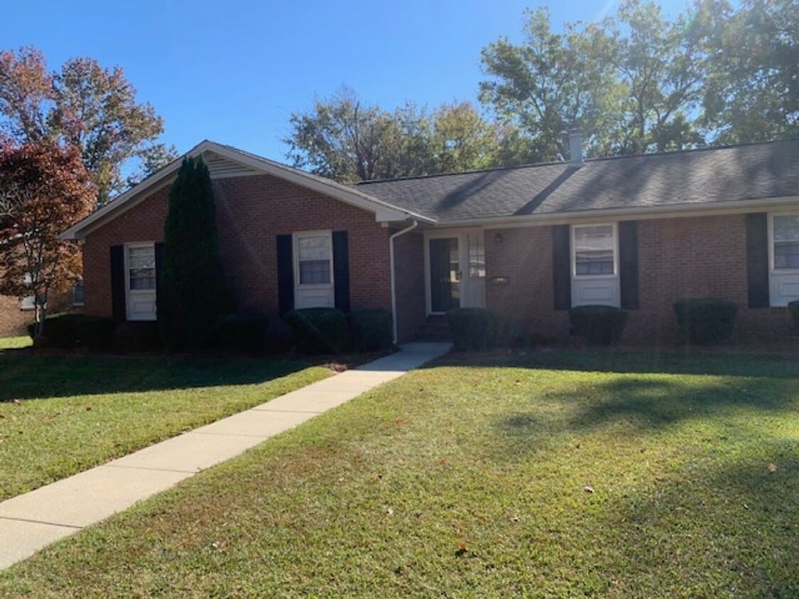 Primary Photo - 3-Bedroom 2-bath home