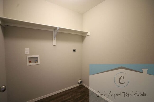 Building Photo - Beautiful 3 bed / 2 bath home with fenced back yard - Nettleton!!