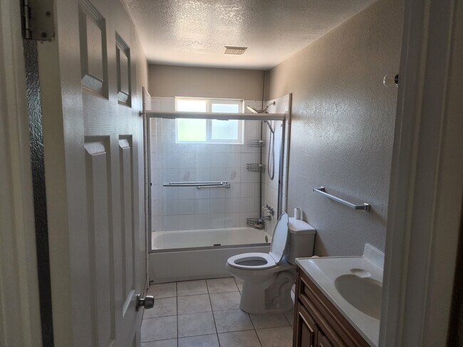 Building Photo - 755 Hannah Ct