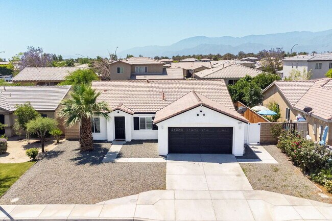 Foto del edificio - Coachella 4 Bedrooms Stunner