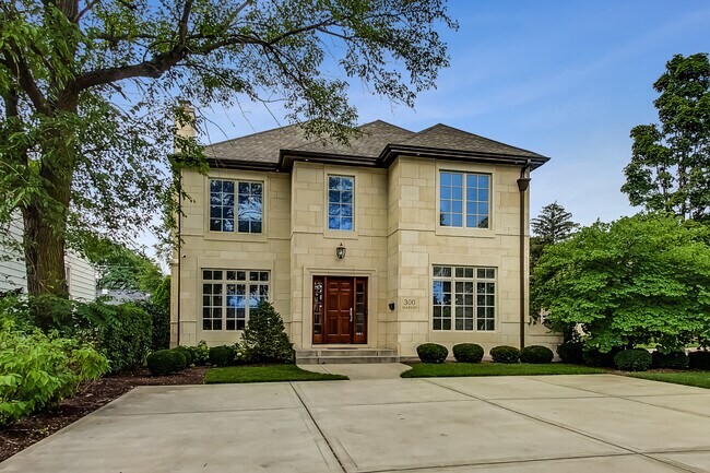 Building Photo - 300 Marion St