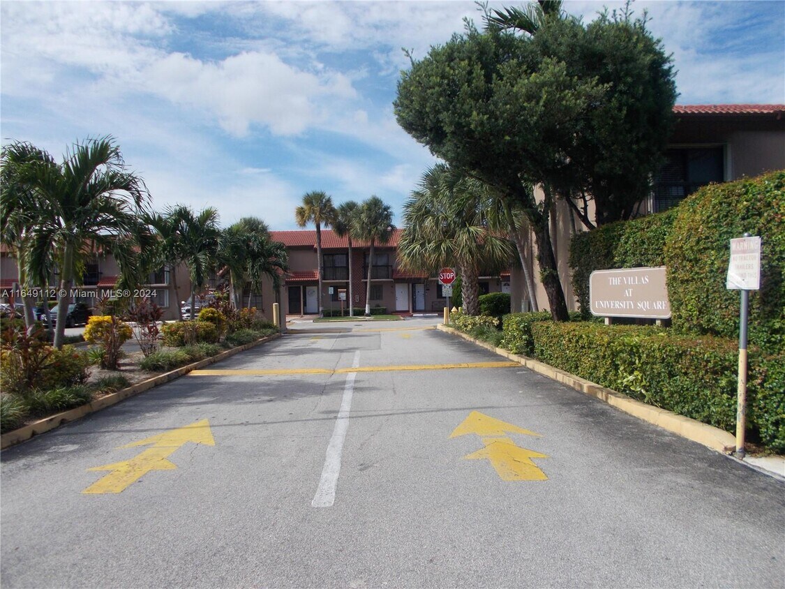 Foto principal - 1925 SW 107th Ave