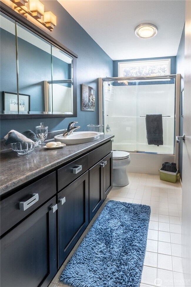Building Photo - Beautiful Home located in the Heart of Lynden
