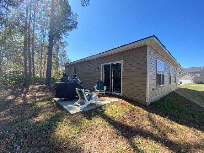 Foto del edificio - 4bed-2bath Newer built home in Hinesville, GA!