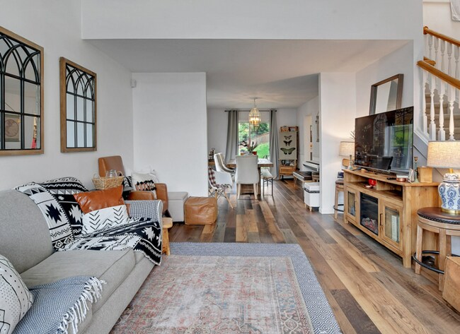Building Photo - 4-Bedroom Beautifully Remodeled Tigard Hom...