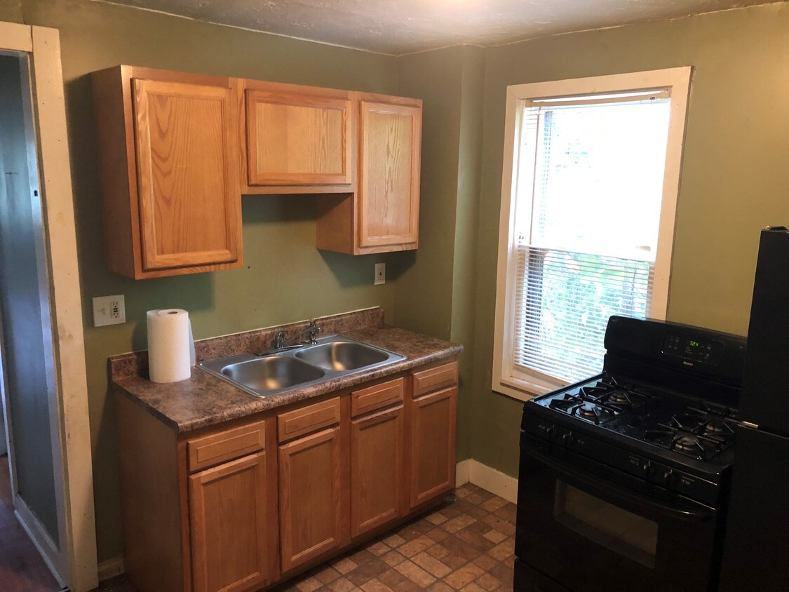 Primary Photo - 1463 W 84th St